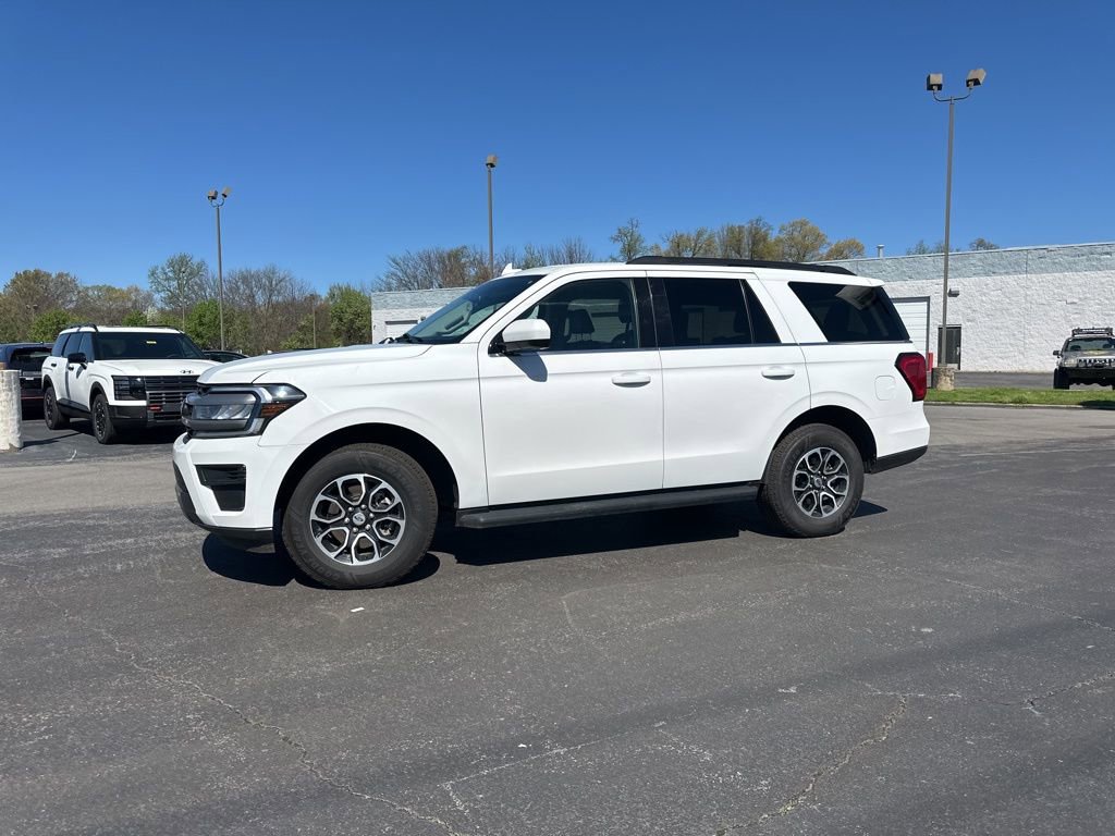 Used 2024 Ford Expedition XLT image 12