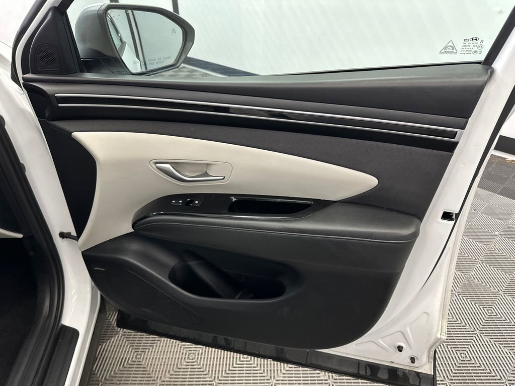 Used 2023 Hyundai Tucson Limited AWD/4WD image 16