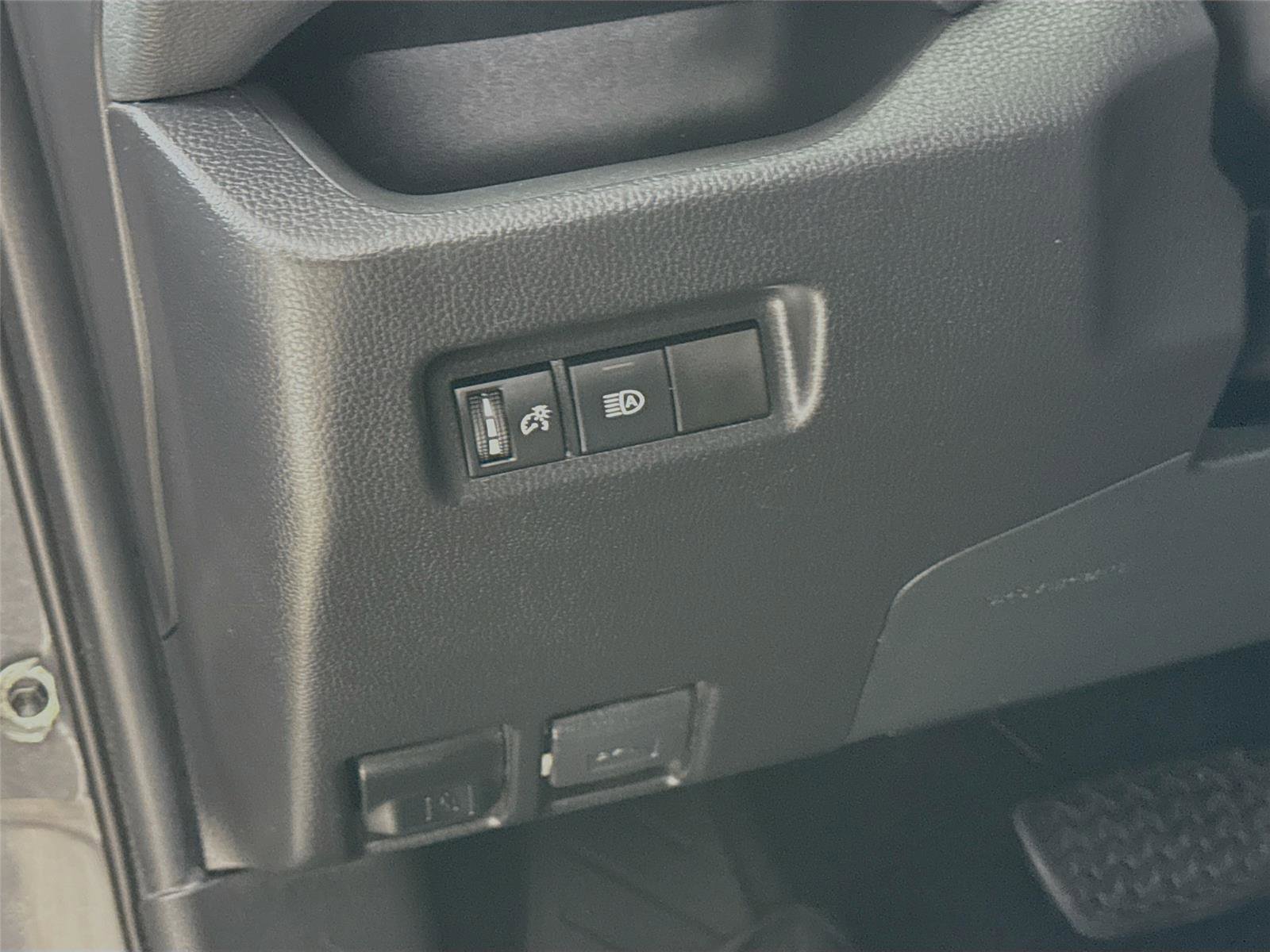 Used 2021 Toyota RAV4 LE image 14