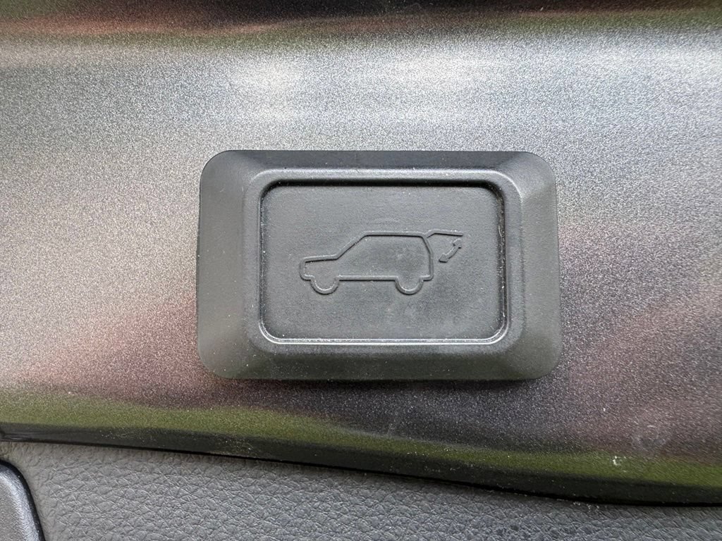 Used 2019 Toyota RAV4 XSE AWD/4WD image 12