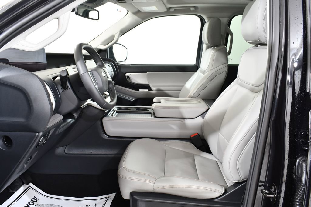 Used 2025 Ford Expedition Active image 6