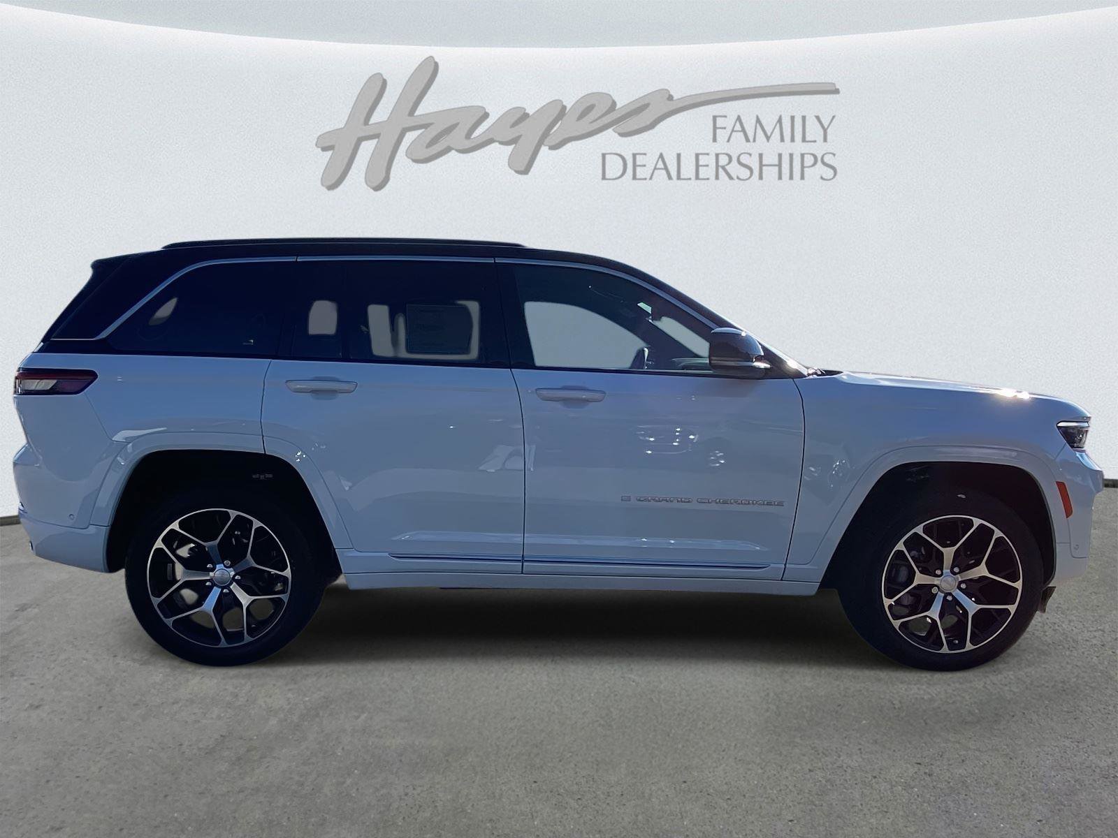 New 2025 Jeep Grand Cherokee Summit image 3
