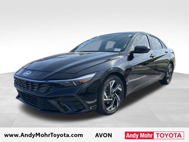 Used 2025 Hyundai Elantra SEL FWD image 3