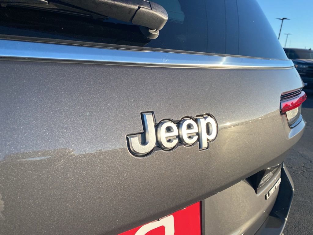New 2025 Jeep Grand Cherokee L Limited w/ Luxury Tech Group II image 40