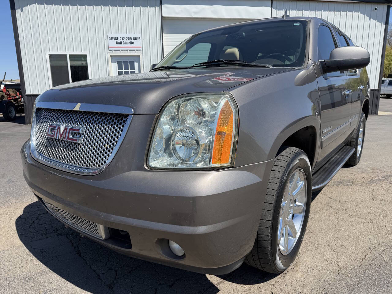 Used 2011 GMC Yukon Denali AWD/4WD image 9