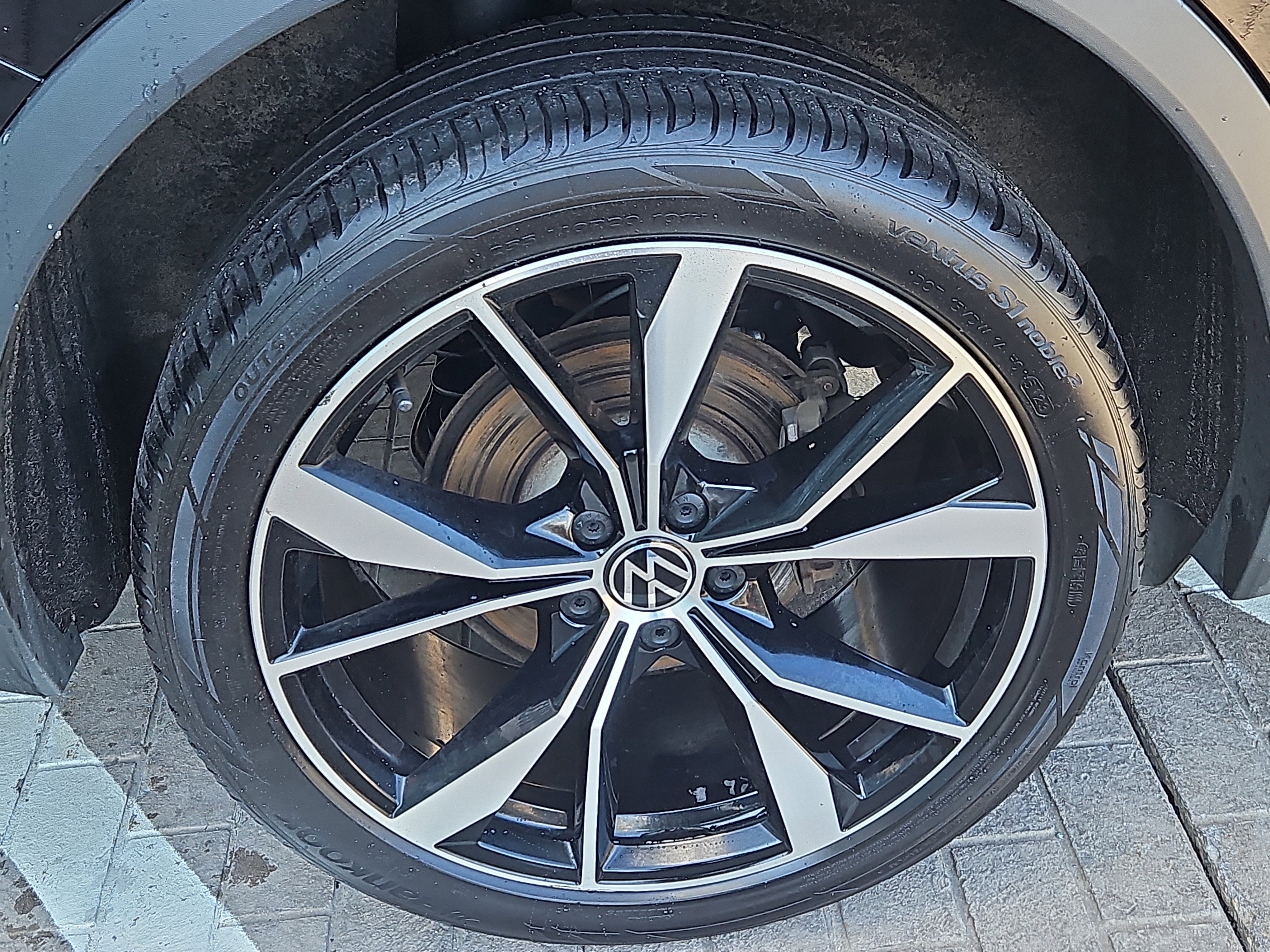 Used 2022 Volkswagen Tiguan SEL R-Line image 32