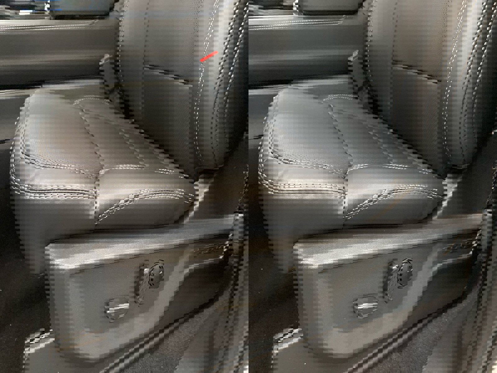 New 2026 Ford Expedition Platinum image 27