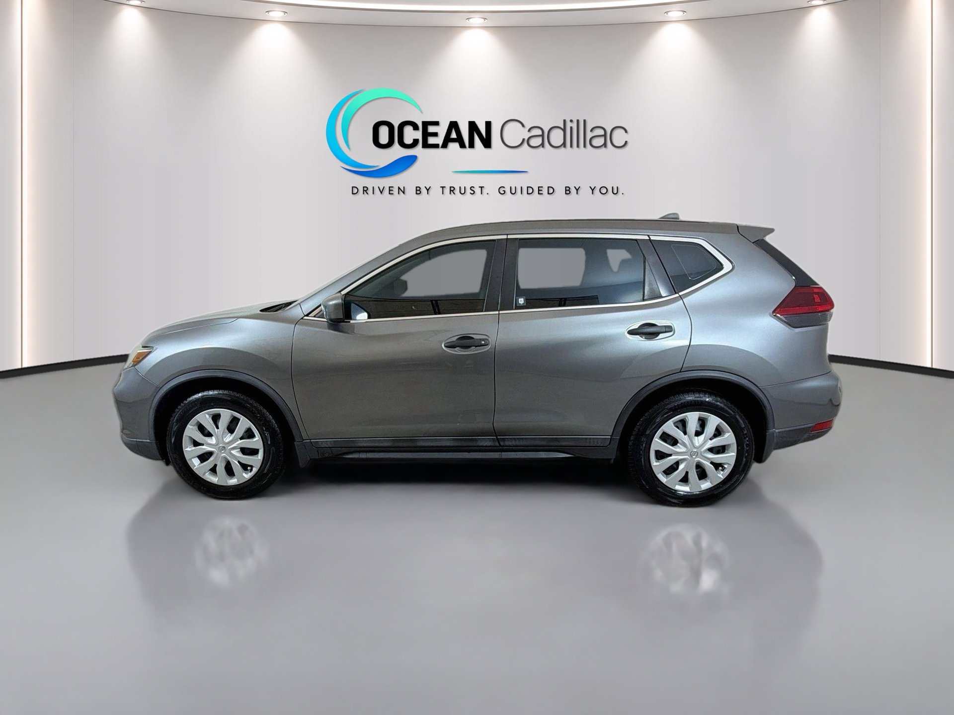 Used 2018 Nissan Rogue S FWD image 2