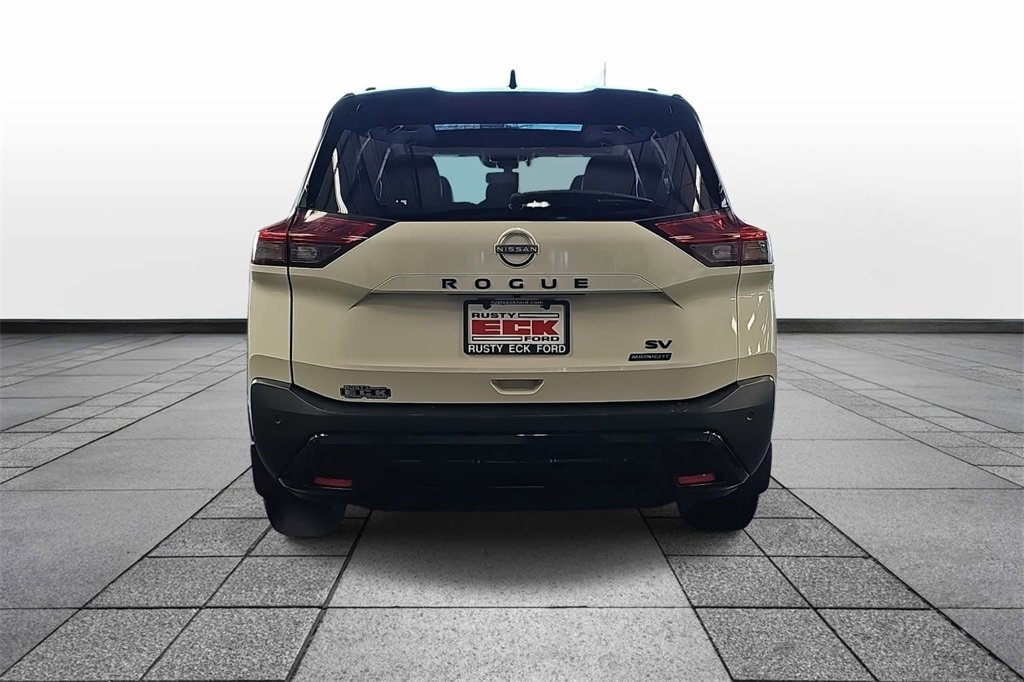 Used 2023 Nissan Rogue SV w/ SV Premium B Package image 8