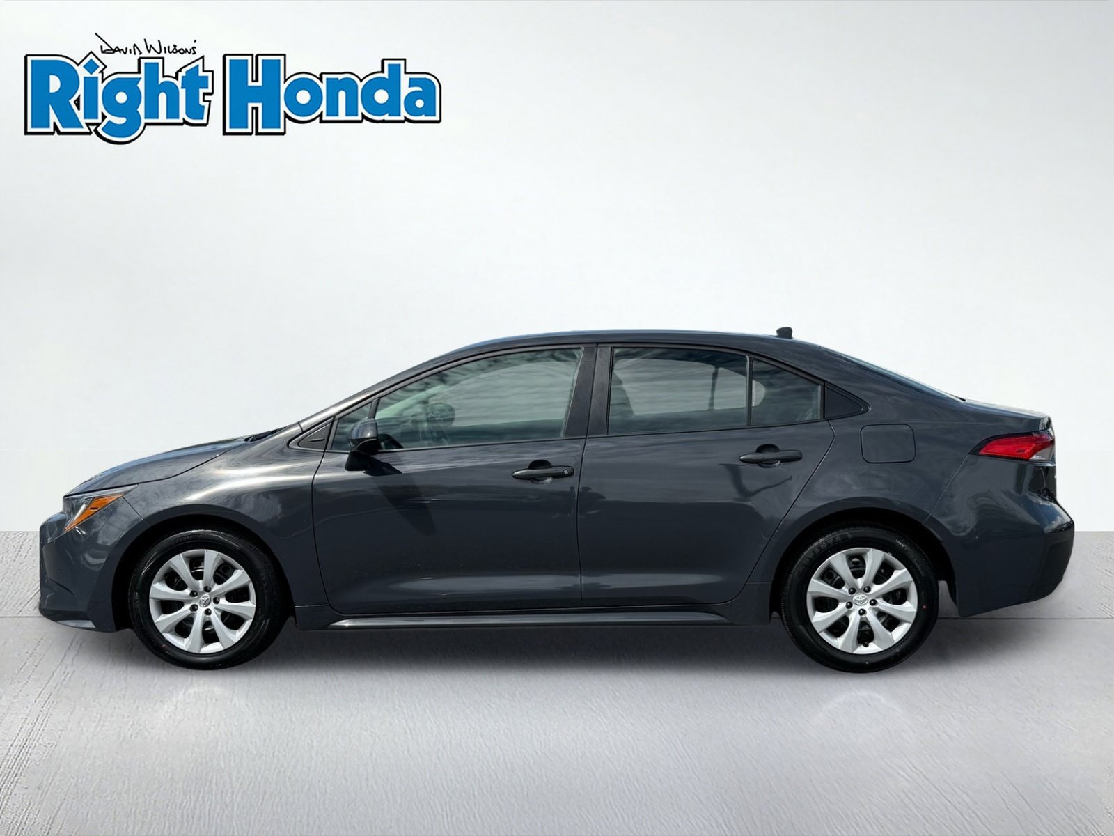 Used 2025 Toyota Corolla LE FWD image 3