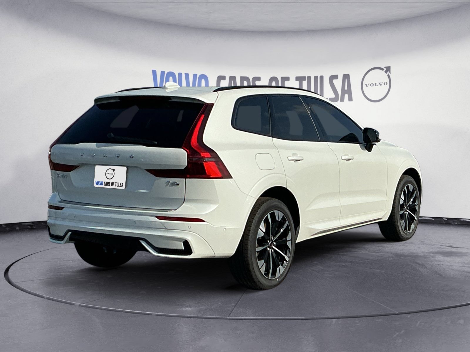 New 2026 Volvo XC60 T8 Plus w/ Protection Package Premier AWD/4WD image 5