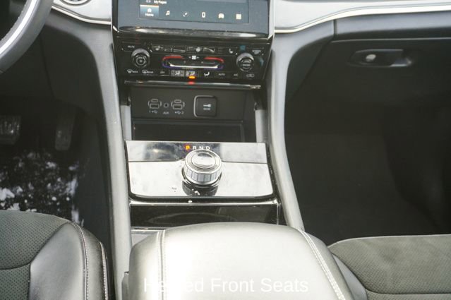 Used 2023 Jeep Grand Cherokee Altitude image 12