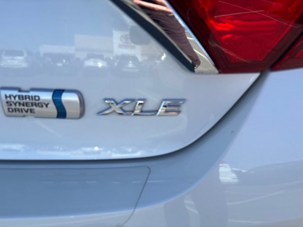 Used 2016 Toyota Camry XLE w/ Moonroof Package FWD image 11