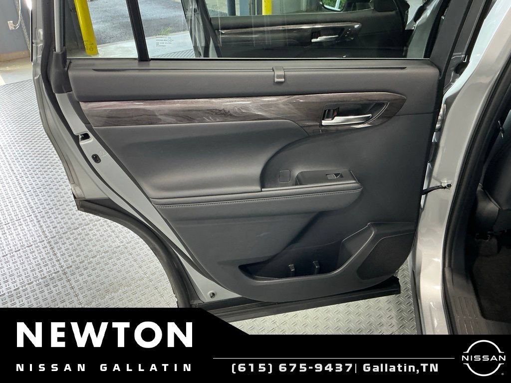 Used 2023 Toyota Highlander Platinum AWD/4WD image 55
