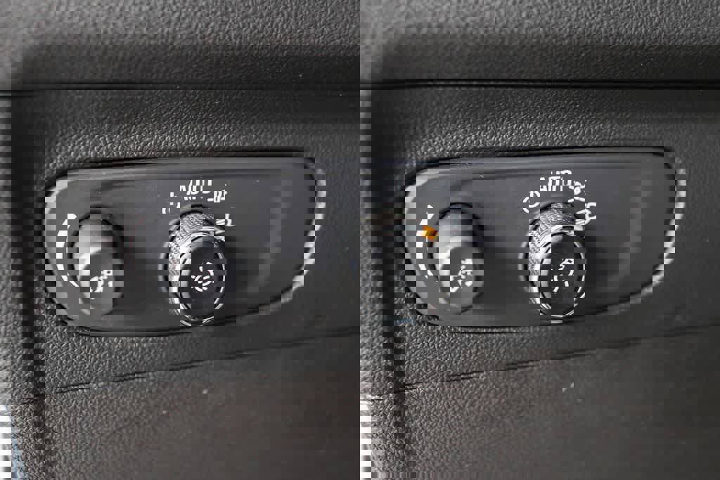 Used 2023 Buick Envision Preferred image 23