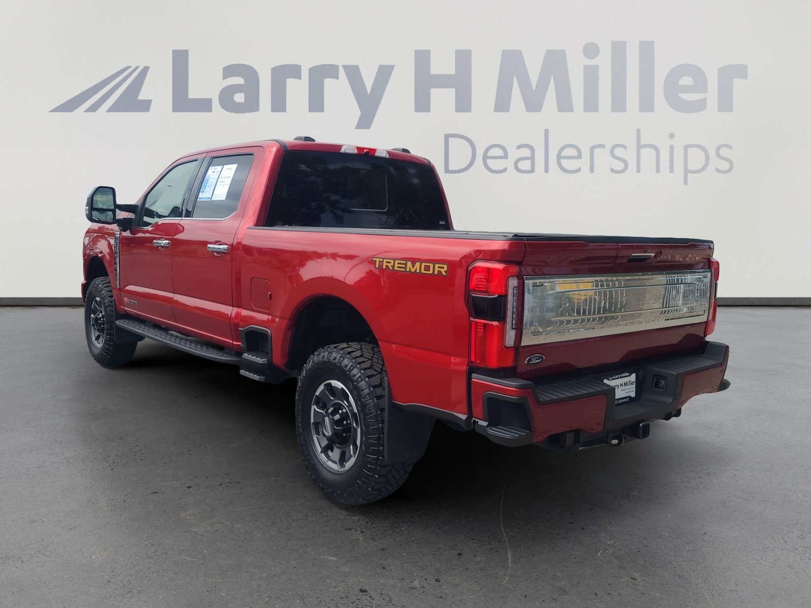 Certified 2024 Ford F350 Platinum w/ Tremor Off-Road Package AWD/4WD image 3