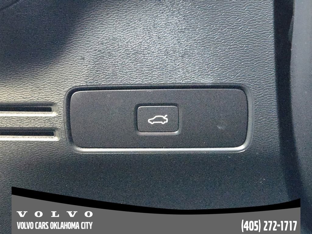 Certified 2025 Volvo XC40 B5 Core w/ Protection Package Premier image 21