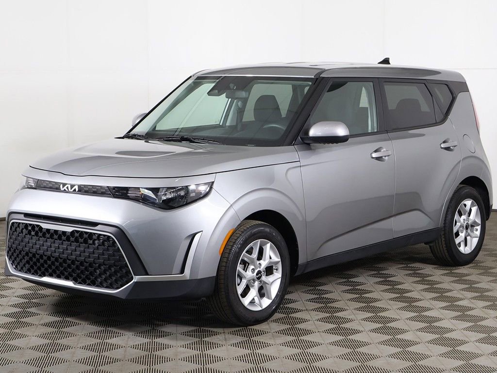 Used 2025 Kia Soul LX w/ LX Technology Package FWD image 7