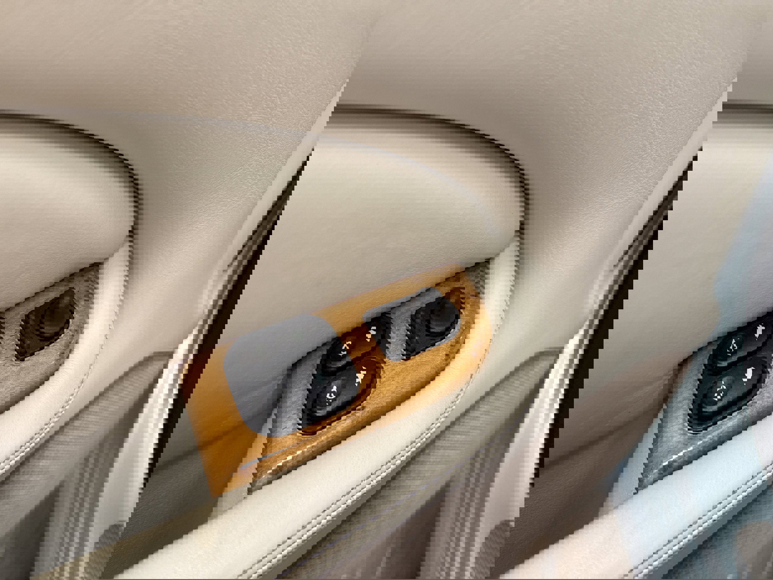 Used 2006 Jaguar XK8 Convertible image 23