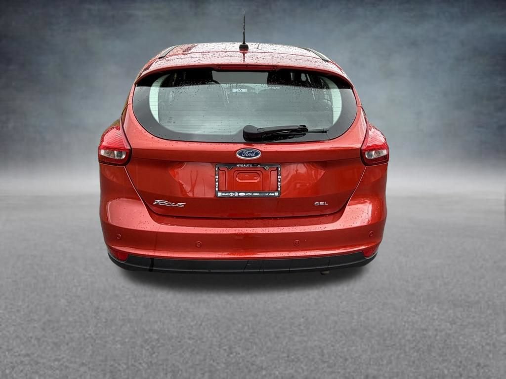 Used 2018 Ford Focus SEL w/ Cold Weather Package FWD image 4