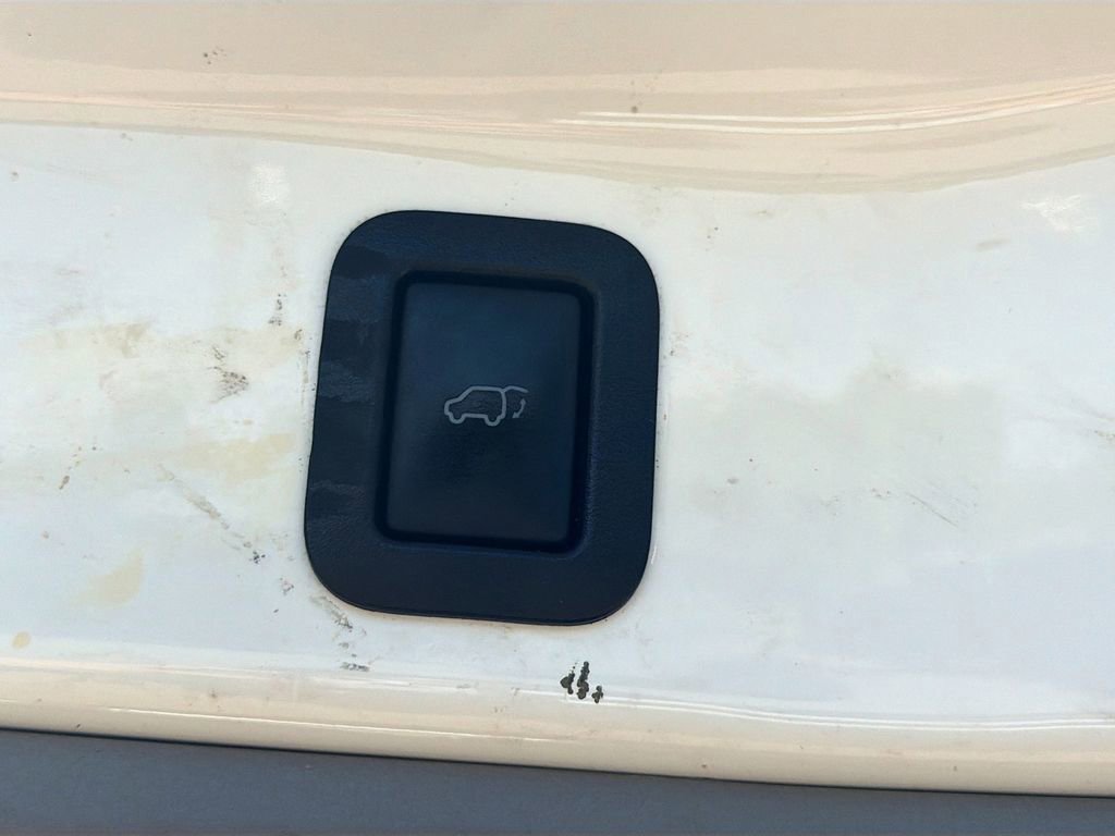 Used 2018 Toyota Highlander Plus AWD/4WD image 13