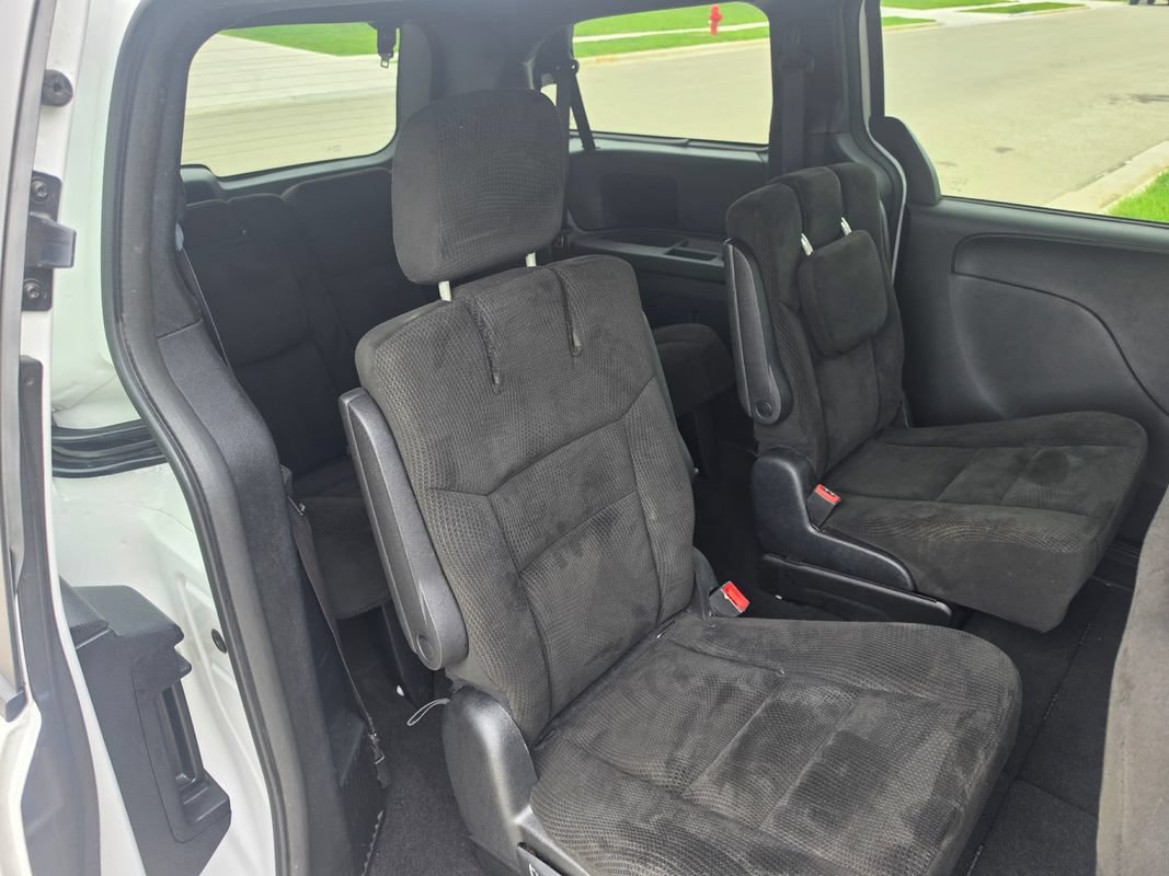 Used 2017 Dodge Grand Caravan SE FWD image 17