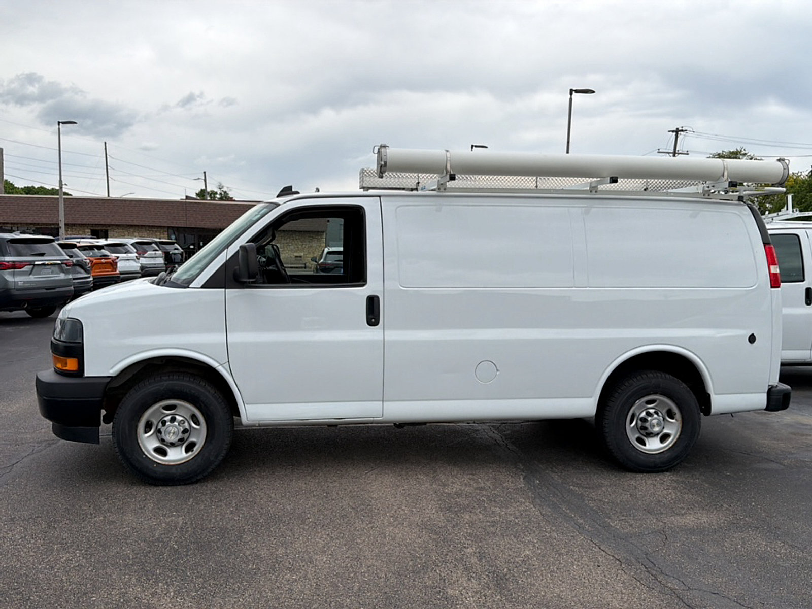Used 2021 Chevrolet Express 2500 w/ Driver Convenience Package RWD image 4