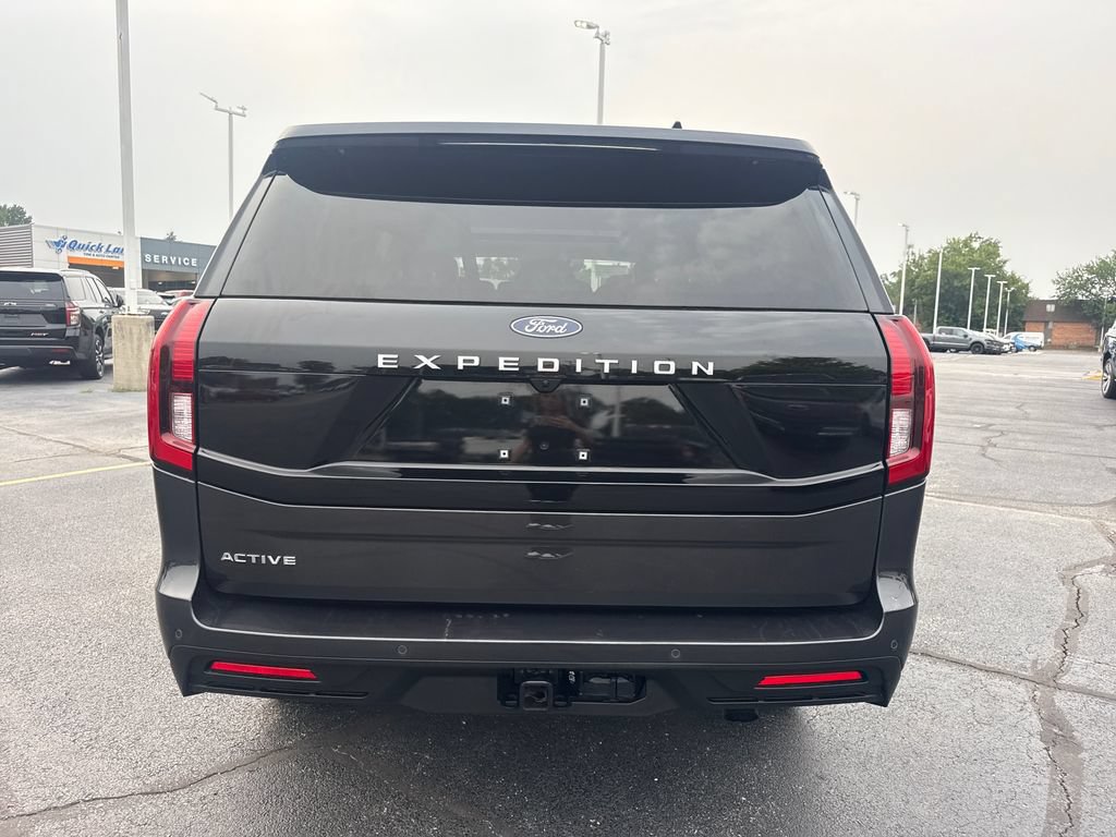 Used 2025 Ford Expedition Active AWD/4WD image 9