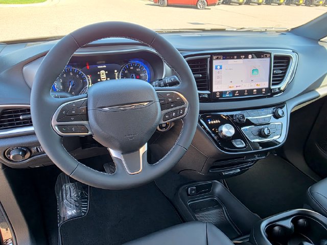 New 2027 Chrysler Pacifica LX FWD image 17