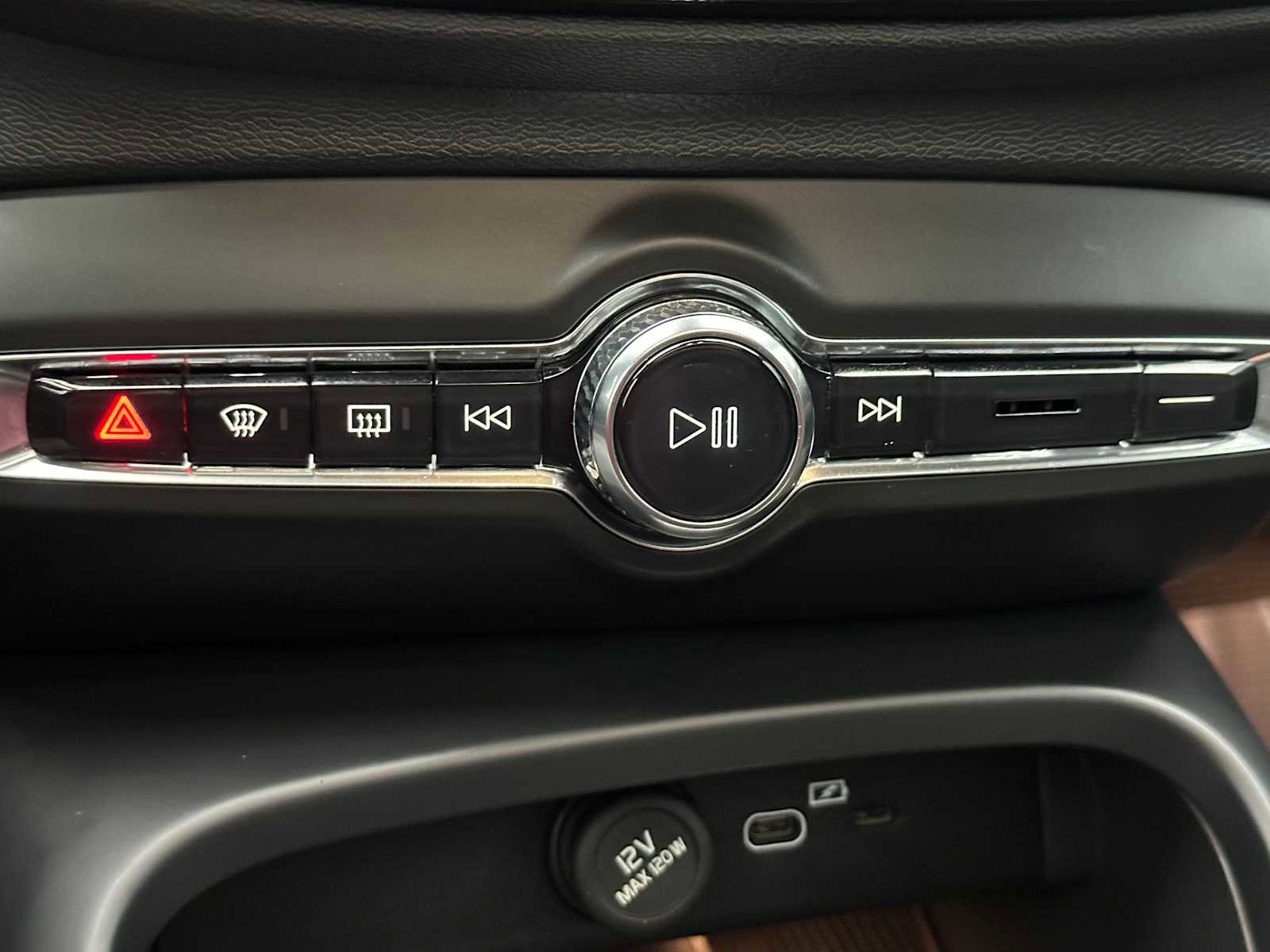 Certified 2023 Volvo C40 P8 Recharge Ultimate image 29