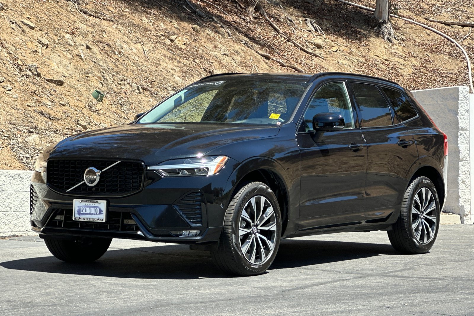 Certified 2025 Volvo XC60 B5 Plus AWD/4WD image 9