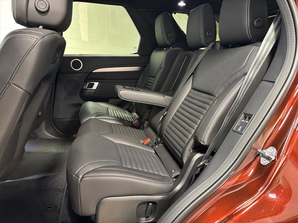 New 2026 Land Rover Discovery Limited Edition AWD/4WD image 29