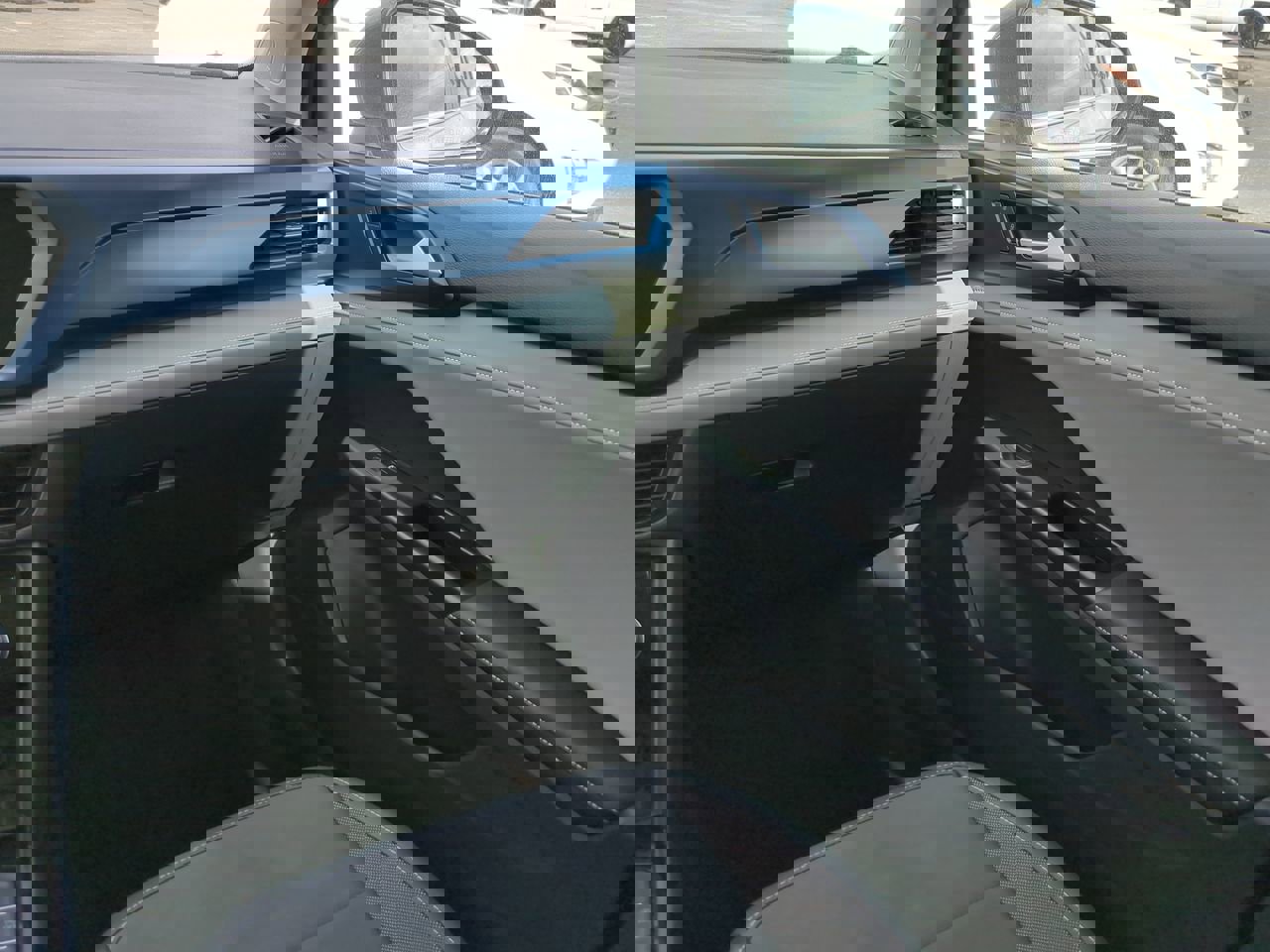 Used 2024 Volkswagen Taos SE image 17