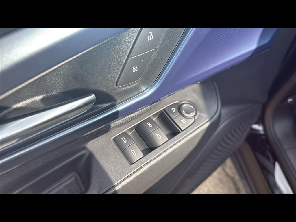 New 2025 Chevrolet Equinox EV LT FWD image 8
