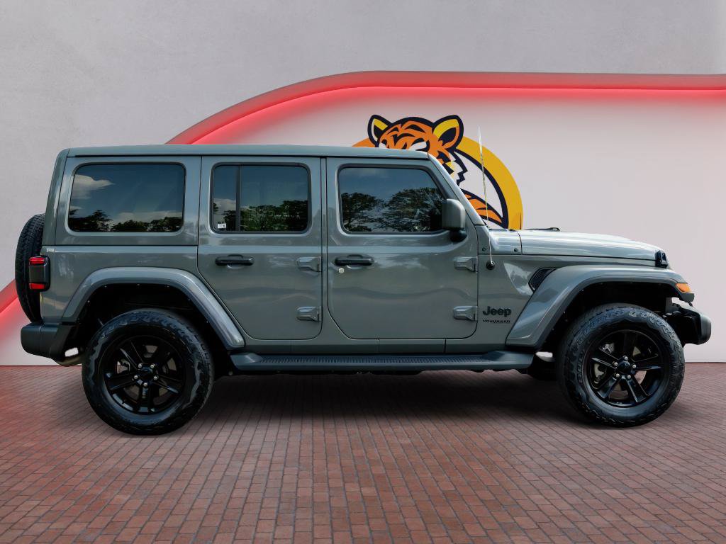Used 2022 Jeep Wrangler Unlimited Sahara AWD/4WD image 4