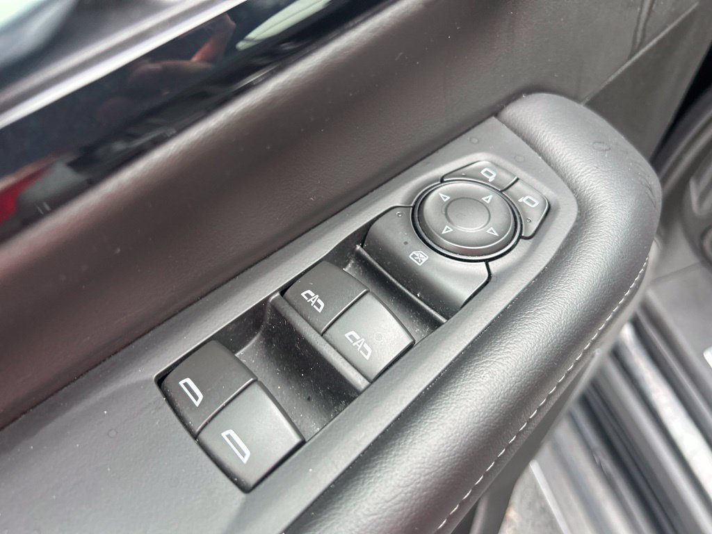 Used 2025 Chevrolet Tahoe LT AWD/4WD image 15