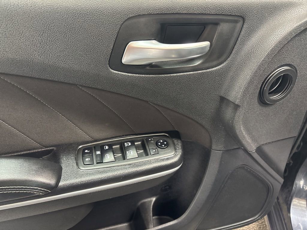 Used 2019 Dodge Charger SXT RWD image 12