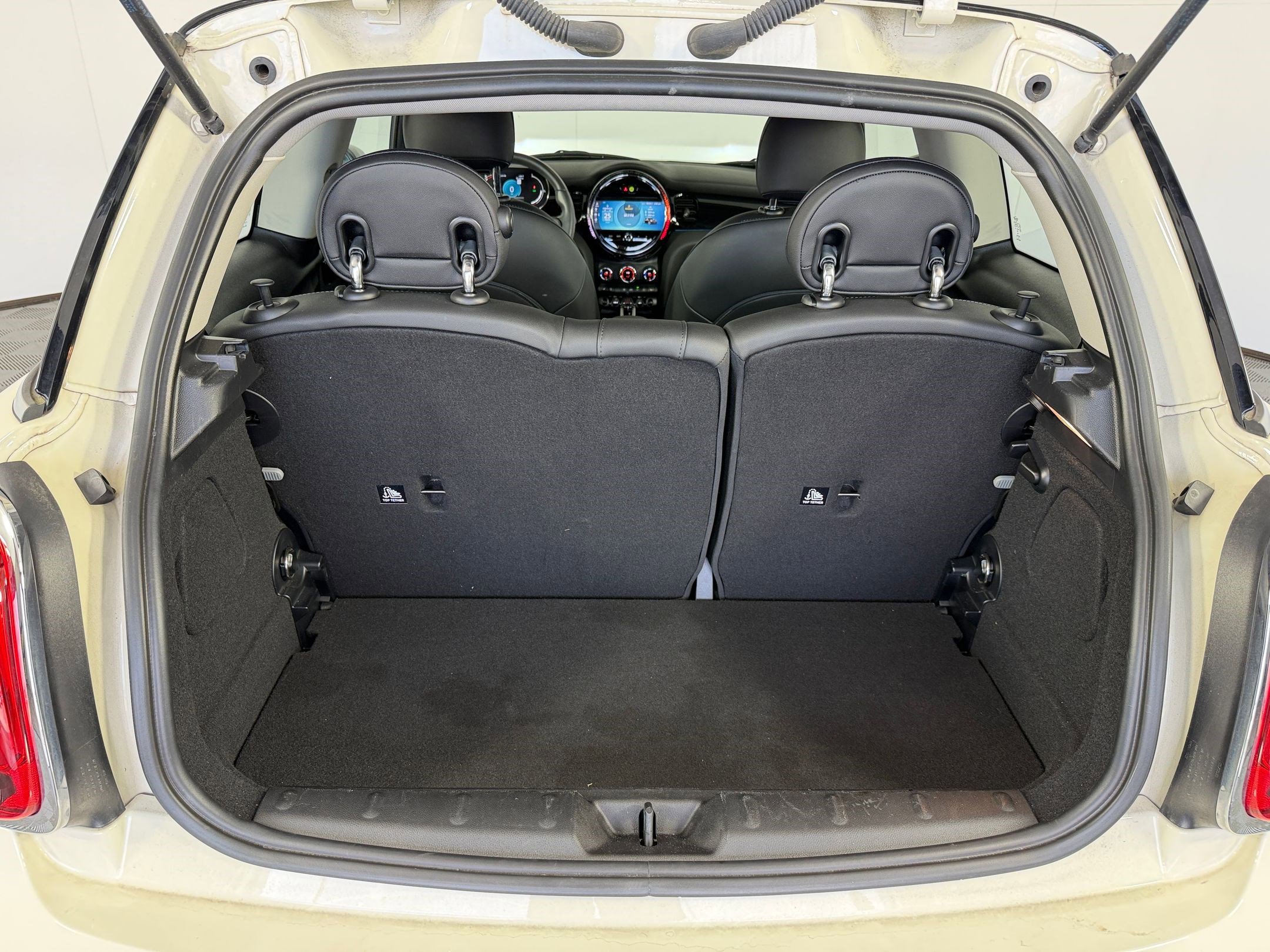 Used 2023 MINI Cooper 2-Door Hardtop image 31