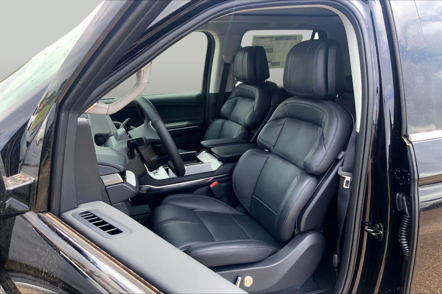 New 2026 Lincoln Navigator Reserve AWD/4WD image 9
