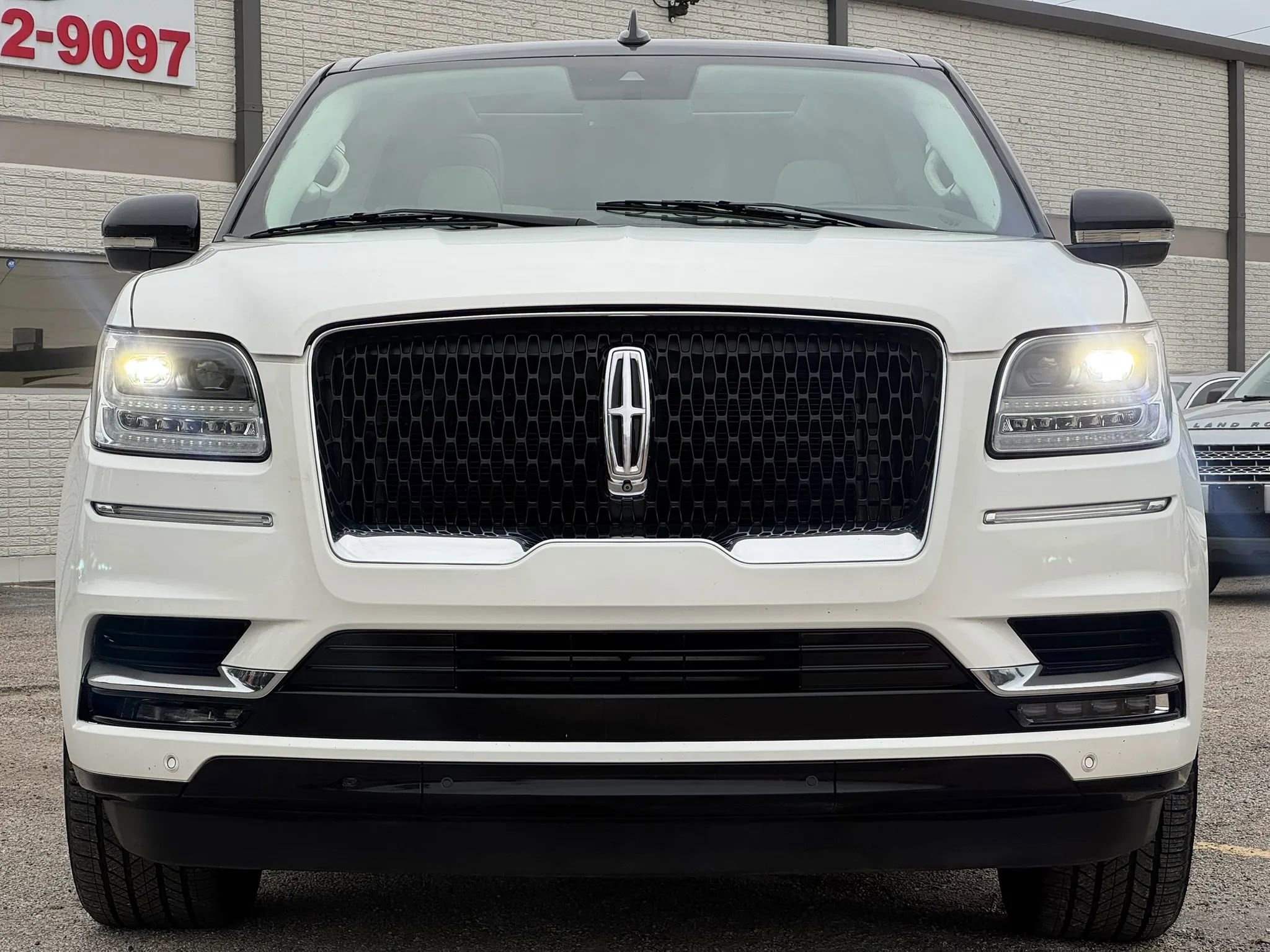 Used 2021 Lincoln Navigator L Black Label w/ Special Edition Package AWD/4WD image 9