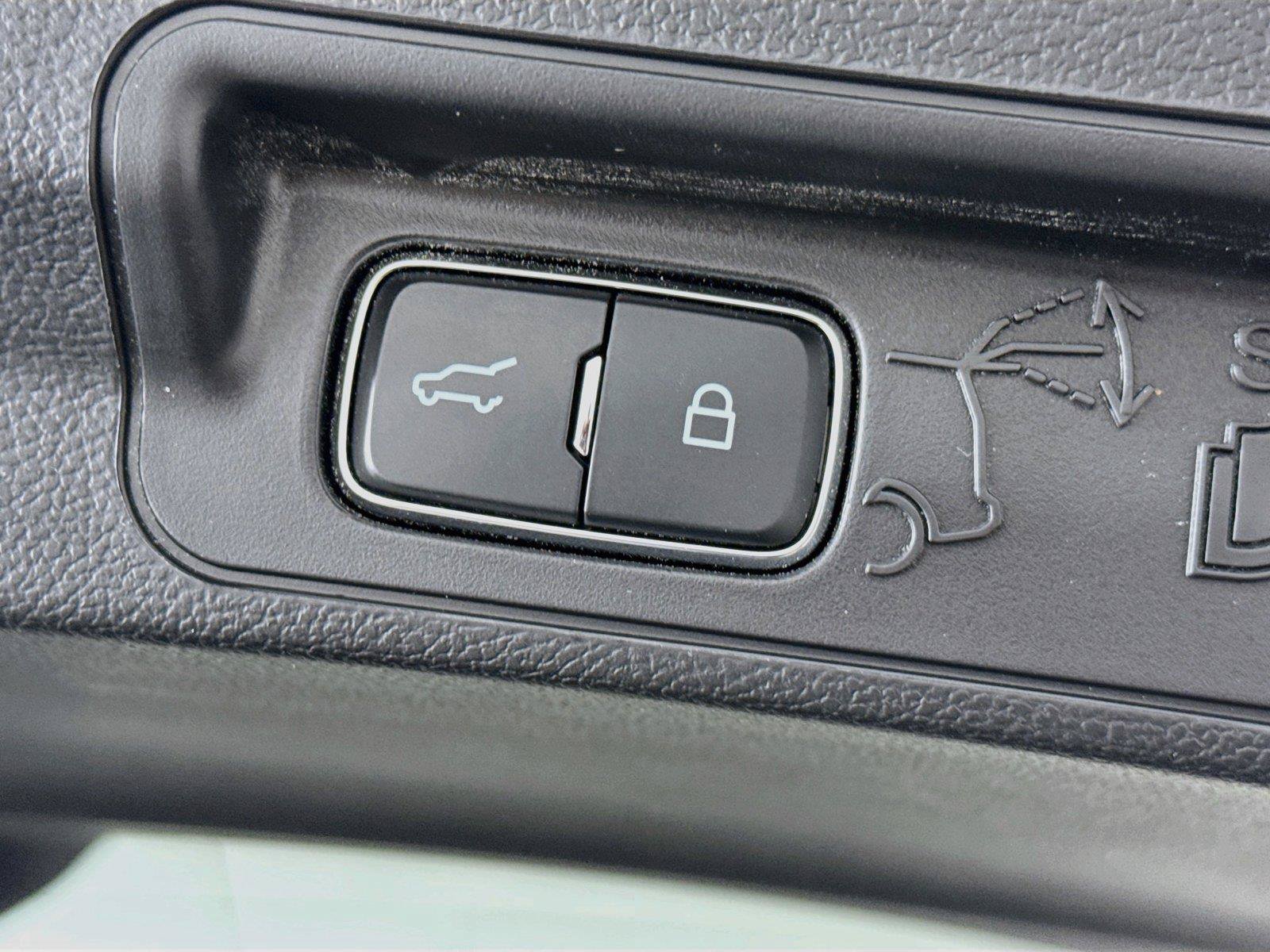Used 2025 Ford Explorer Active RWD image 29