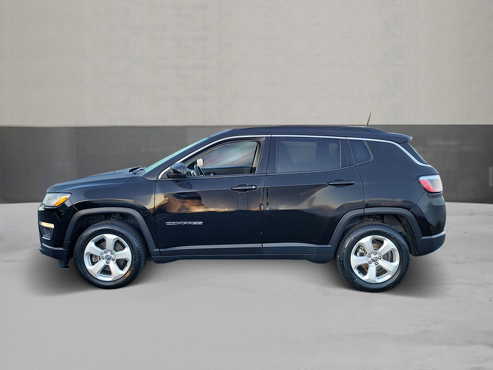 Used 2018 Jeep Compass Latitude w/ Popular Equipment Group image 3