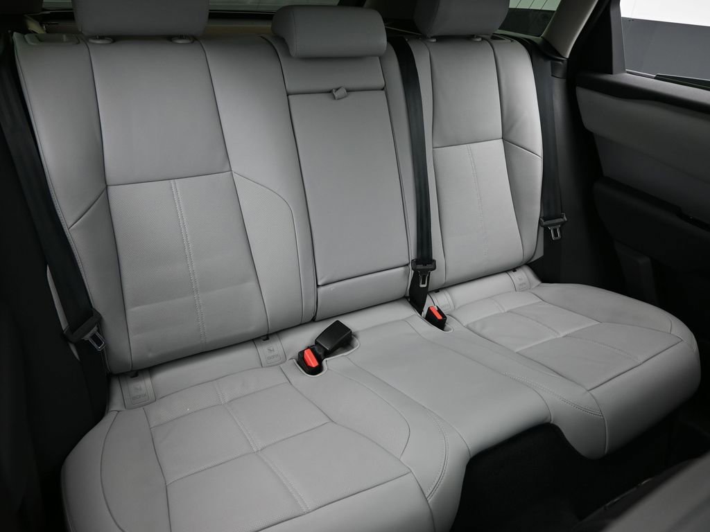 Used 2025 Land Rover Range Rover Velar S image 32