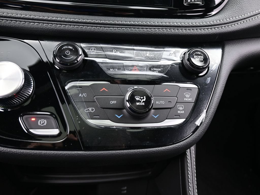 New 2026 Chrysler Pacifica Limited w/ S Appearance Package FWD image 19