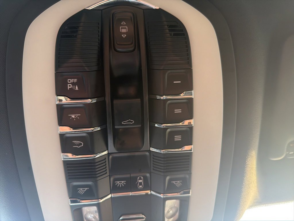 Used 2018 Porsche Macan image 42