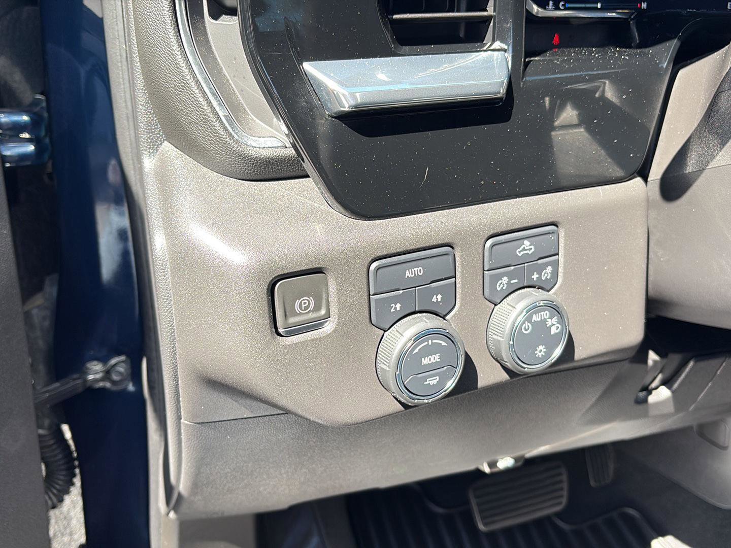 Certified 2023 Chevrolet Silverado 1500 LT AWD/4WD image 21