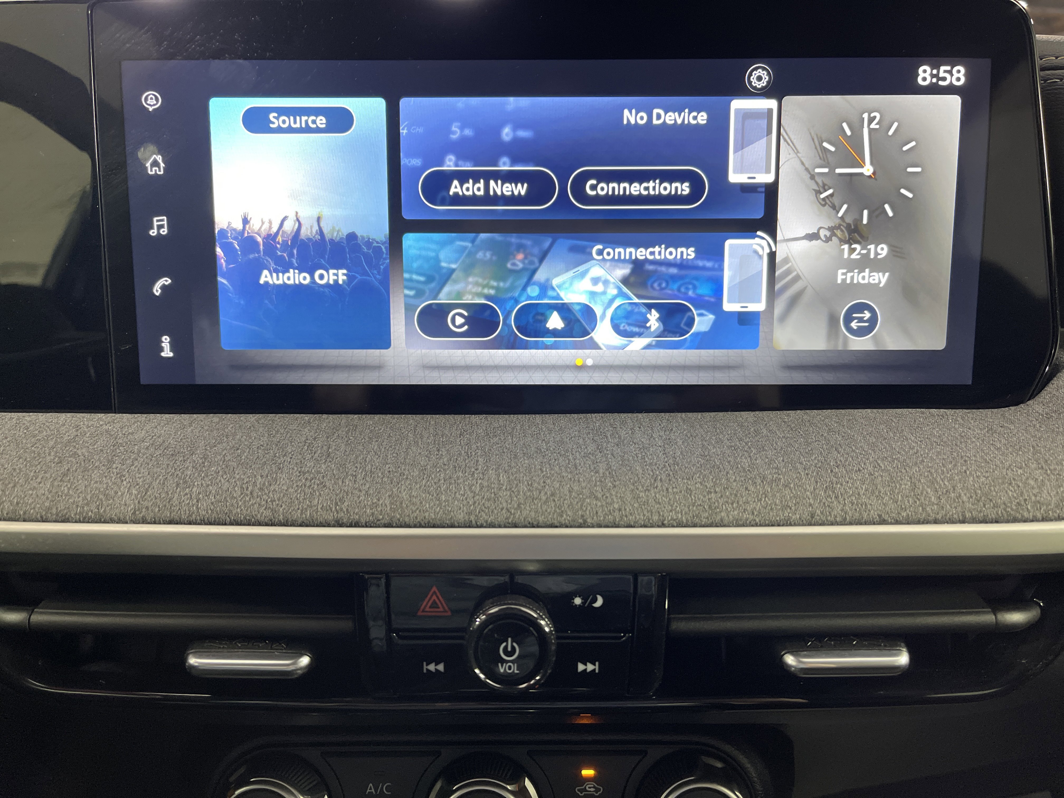 Used 2025 Nissan Kicks SV image 22