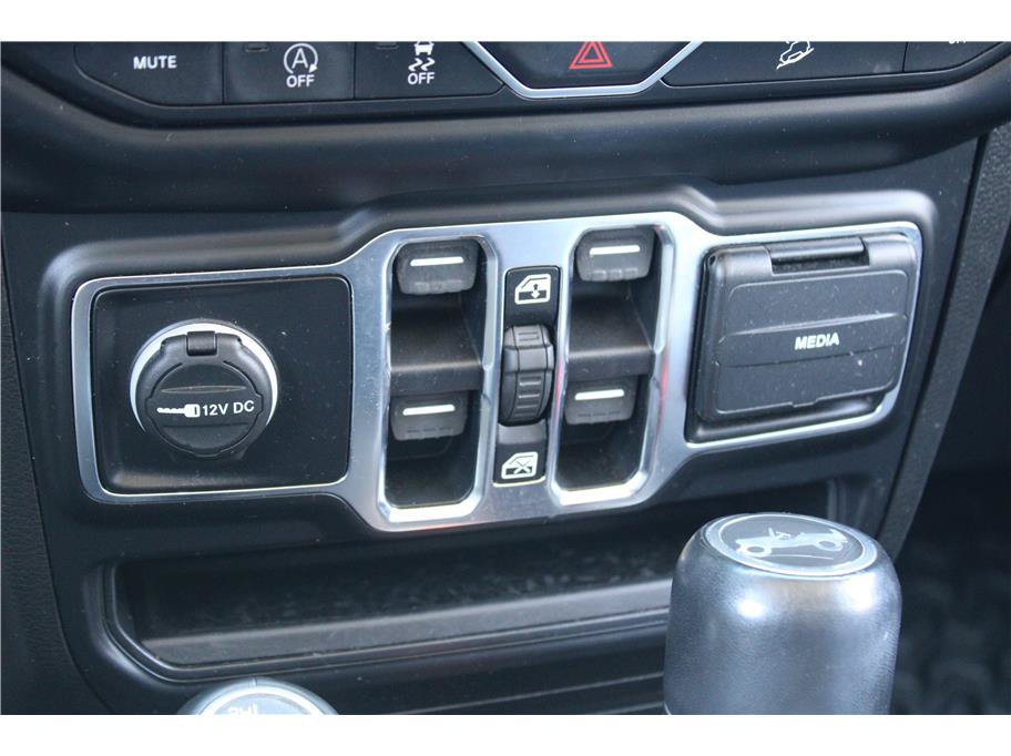 Used 2020 Jeep Wrangler Unlimited Sahara AWD/4WD image 27