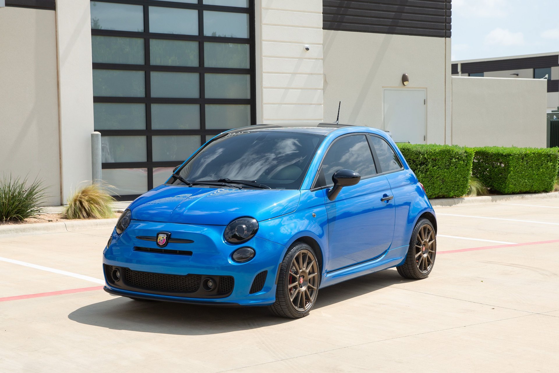 Used 2018 FIAT 500 Abarth FWD image 2