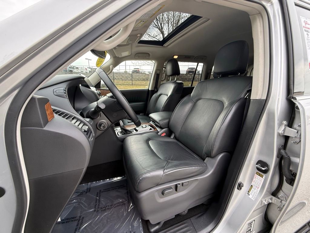 Used 2024 Nissan Armada SL w/ Captain's Chairs Package image 7